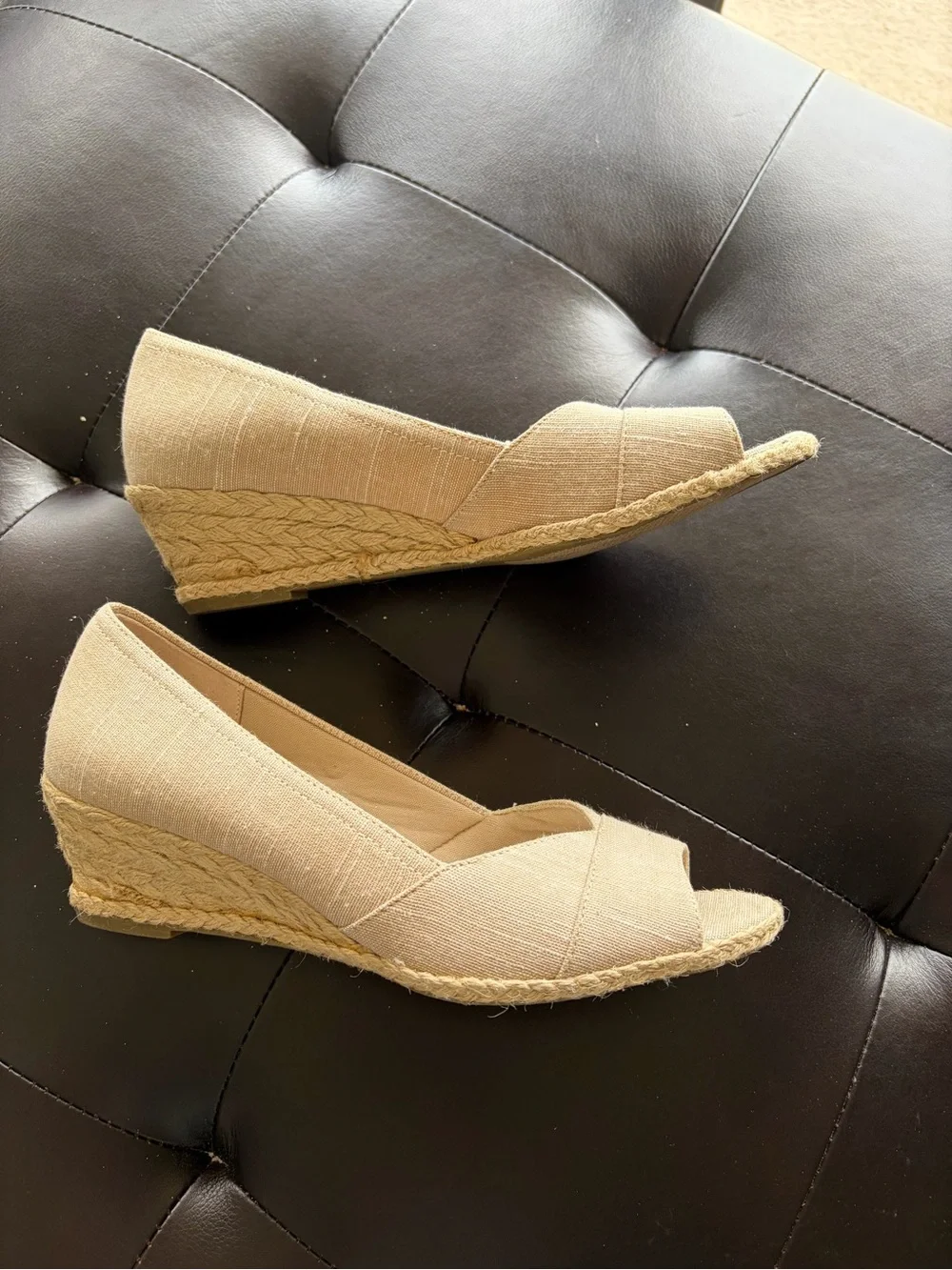 Coach and Four Womens Size 8 Beige Fabric Peep Toe Espadrille Wedge Shoes